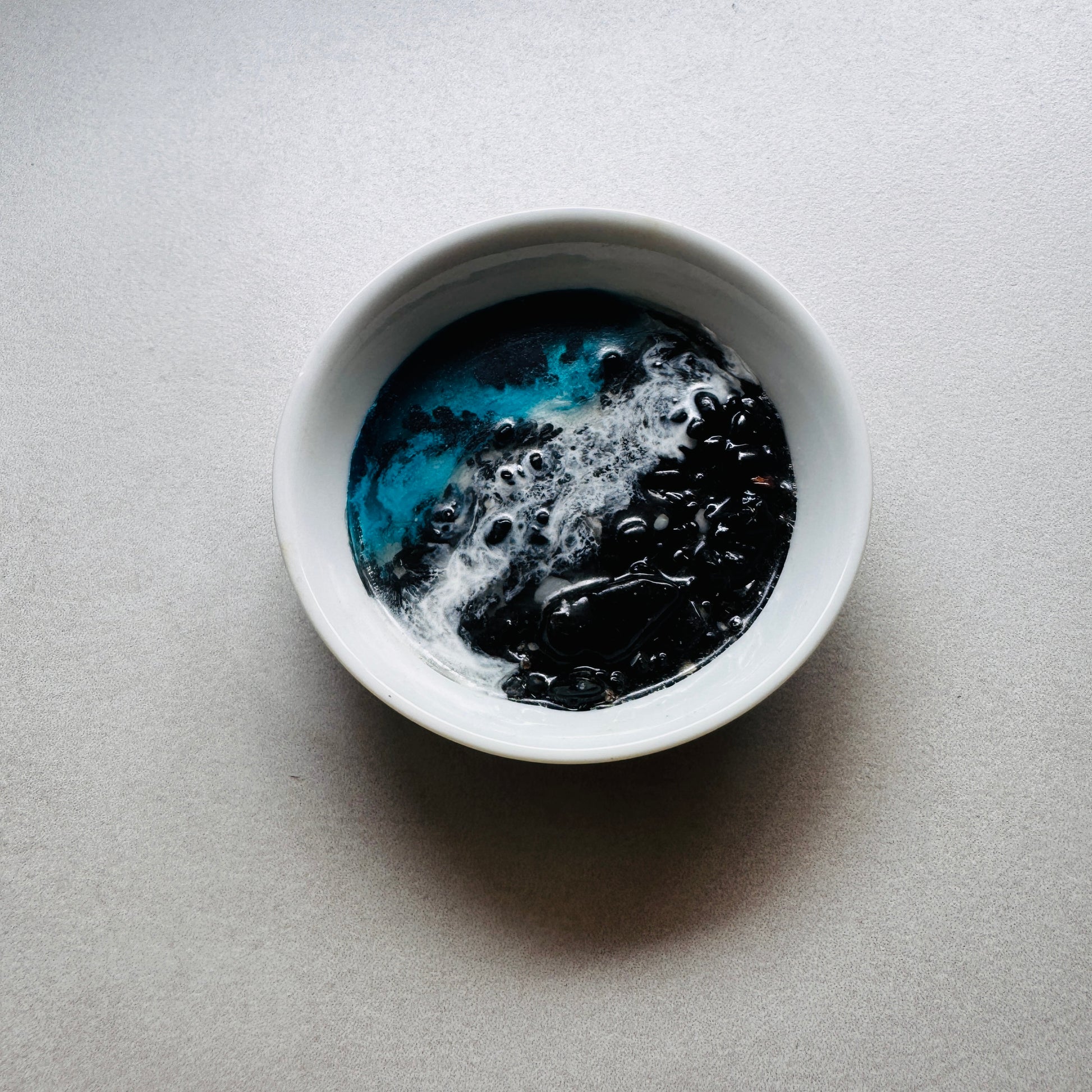 Ceramic Trinket w Natural black stones