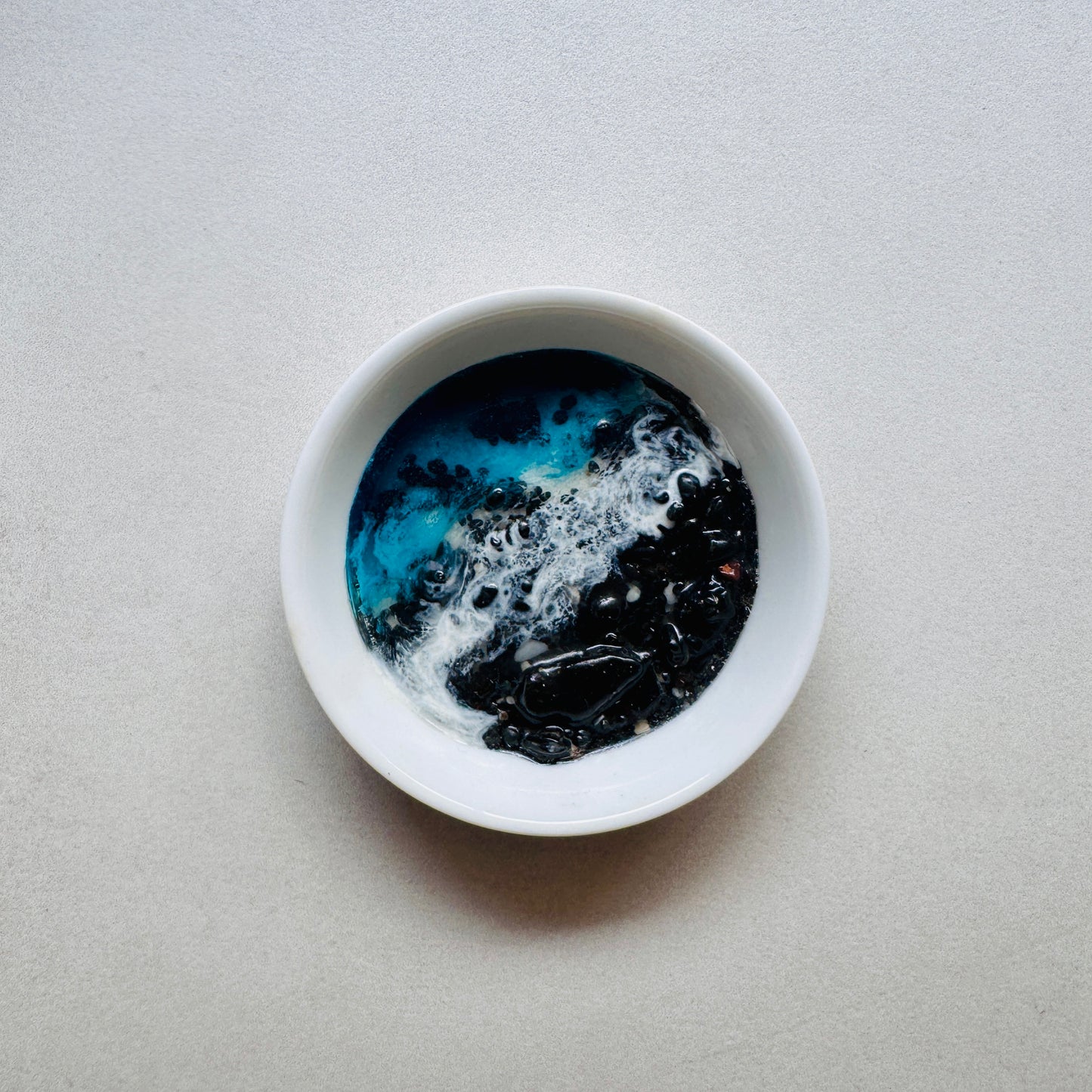 Ceramic Trinket w Natural black stones